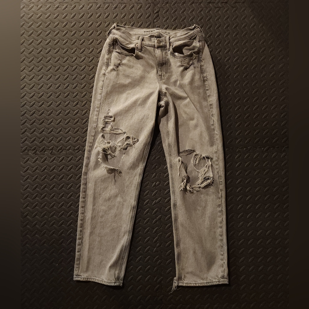 American Eagle Women's Distressed Jeans Size 8